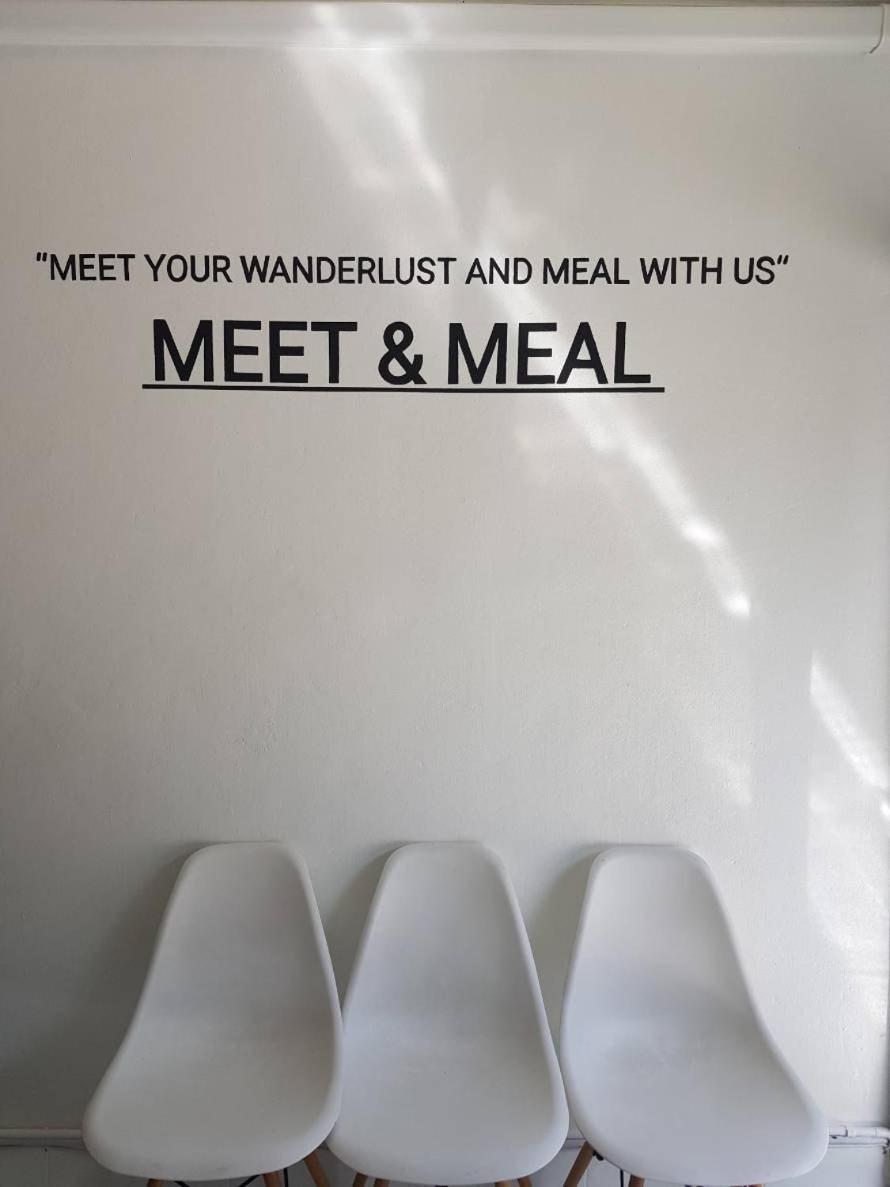 Meet & Meal Vandrarhem Bangkok Exteriör bild