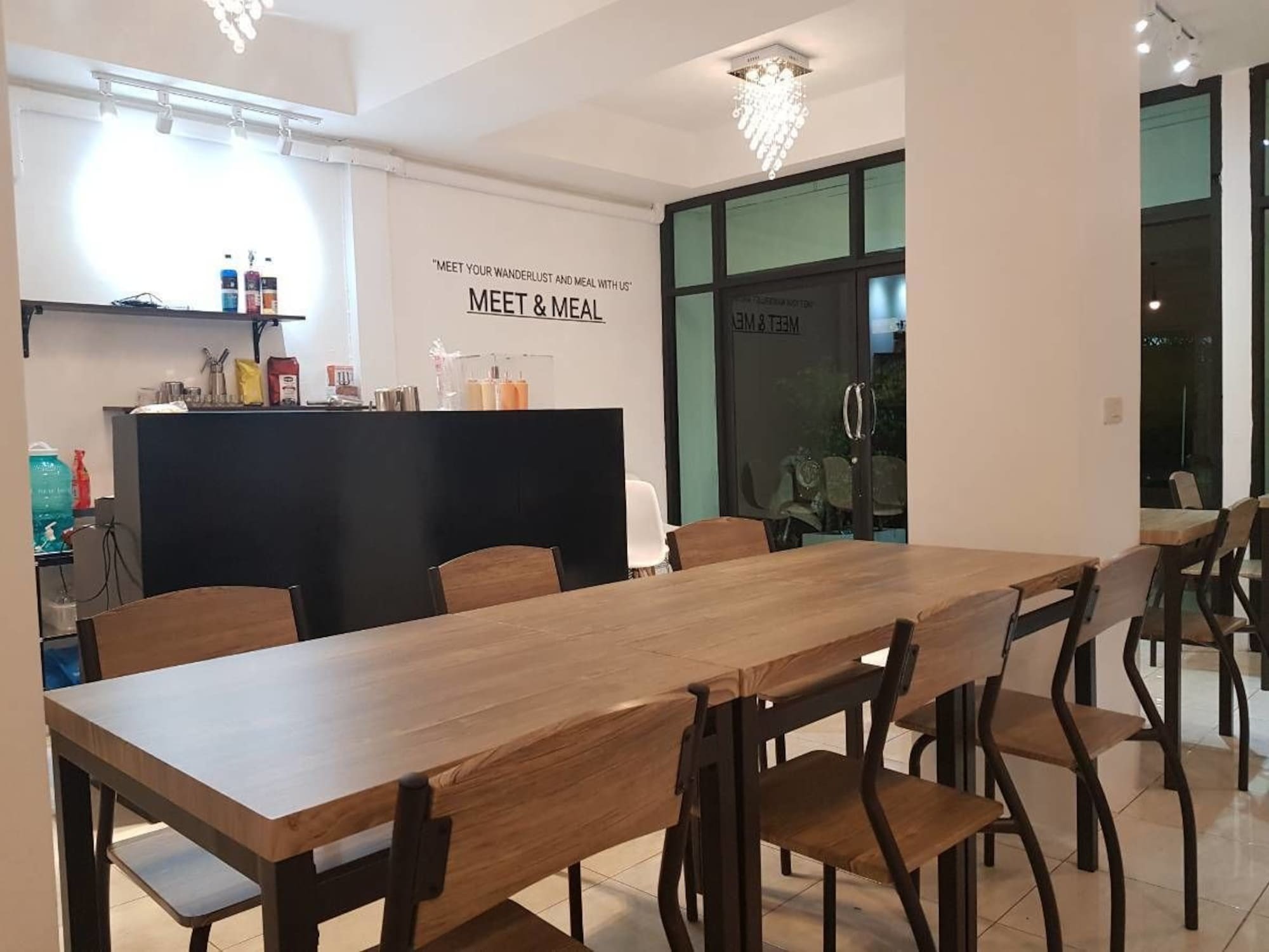 Meet & Meal Vandrarhem Bangkok Exteriör bild